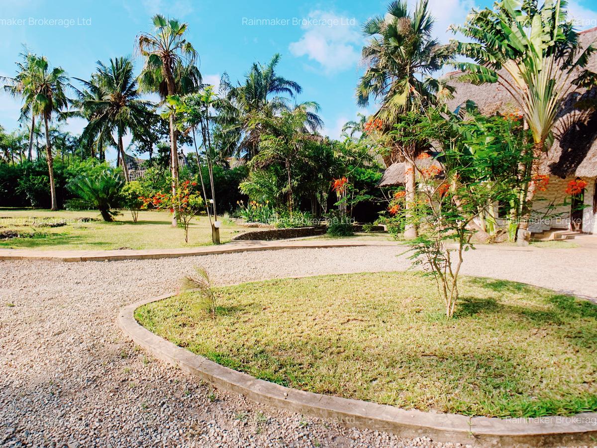 4 Bed Villa with Swimming Pool in Likoni - 13