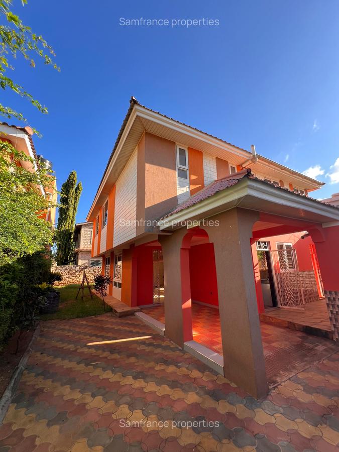 4 Bed Villa with En Suite at Coca-Cola - 1