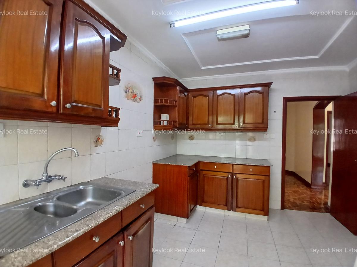 4 Bed Townhouse with En Suite at Lavington - 9