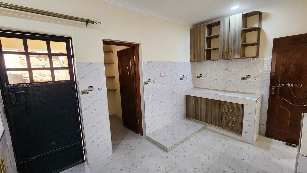 3 Bed House with En Suite at Rimpa Road - 11