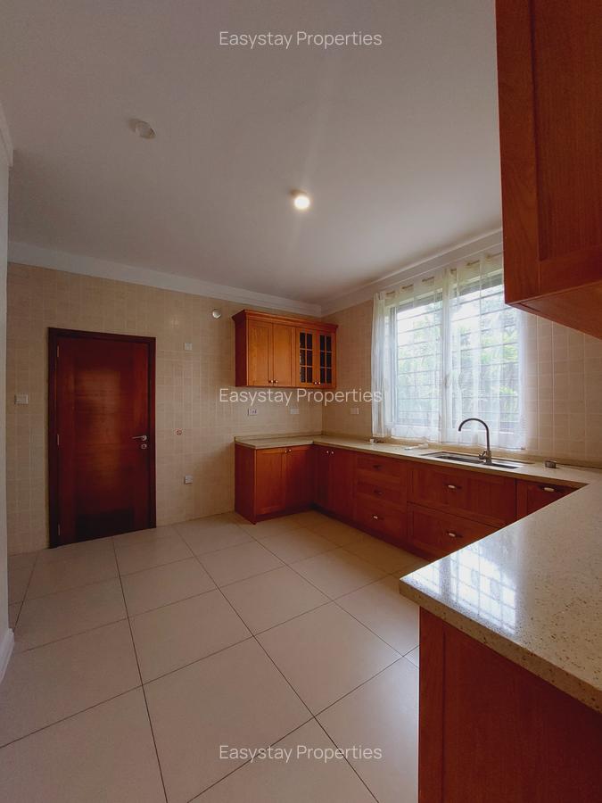 4 Bed House with En Suite in Runda - 3