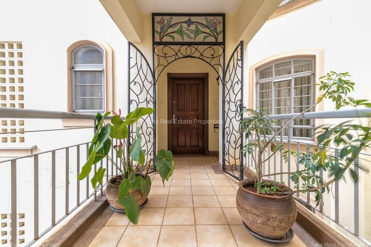 Serviced 3 Bed Apartment with En Suite in Riverside - 2