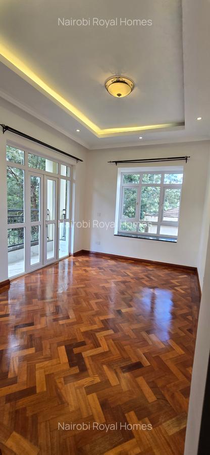 5 Bed Townhouse with En Suite at Lavington Green - 8