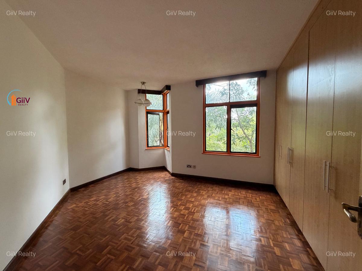 4 Bed Apartment with En Suite in Riverside - 6