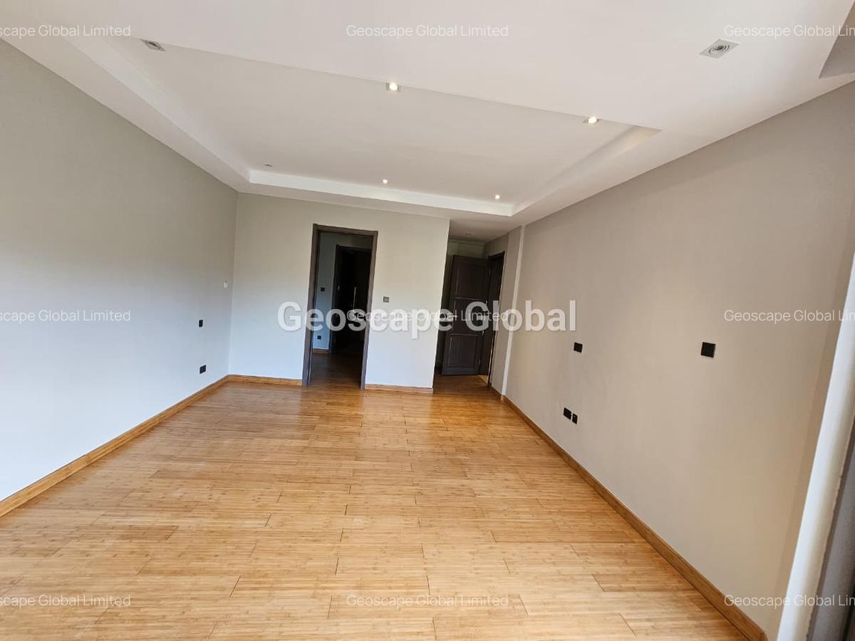 3 Bed Apartment with En Suite in Riverside - 9