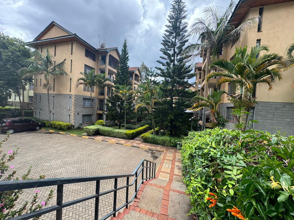 3 Bed Apartment with En Suite in Lavington - 13