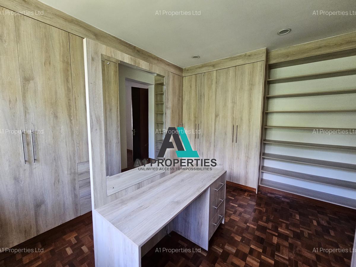 5 Bed Townhouse with En Suite in Lavington - 10