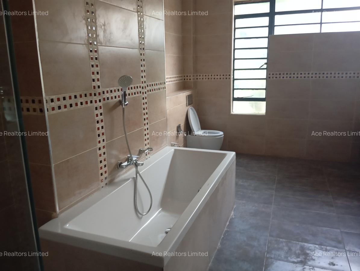 5 Bed Townhouse with En Suite at Lavington - 10