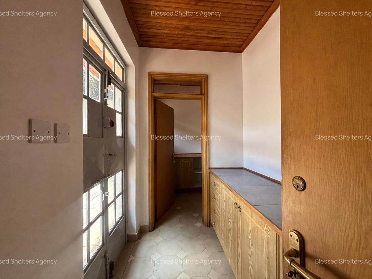 5 Bed House with En Suite in Runda - 17