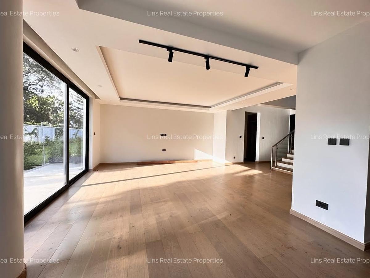 5 Bed Townhouse with En Suite in Lavington - 4