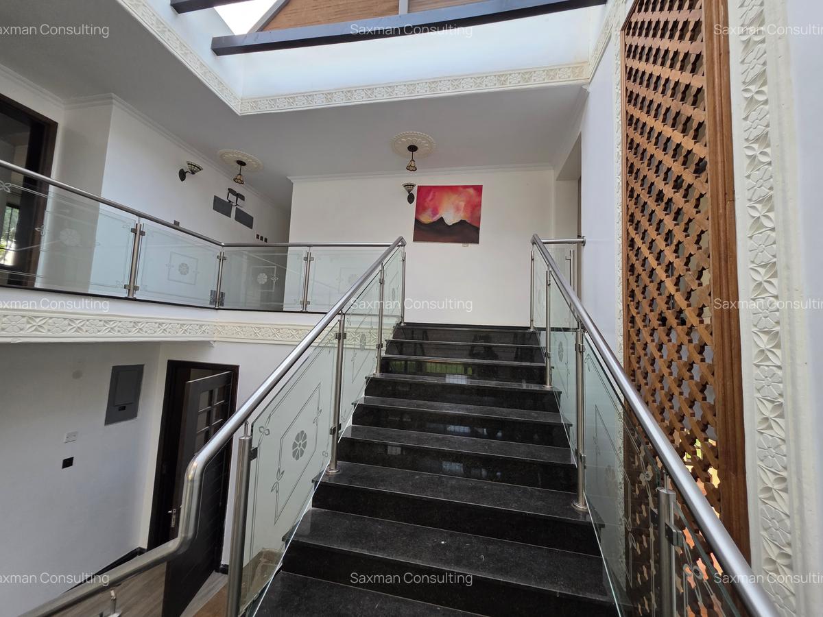5 Bed Villa with En Suite in Runda - 6