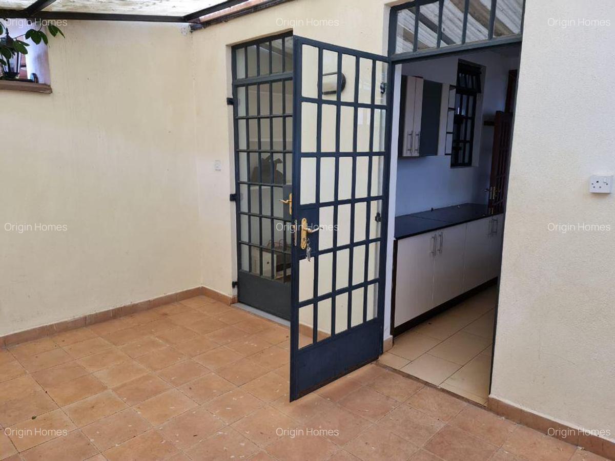 4 Bed Townhouse with En Suite at Lavington - 8