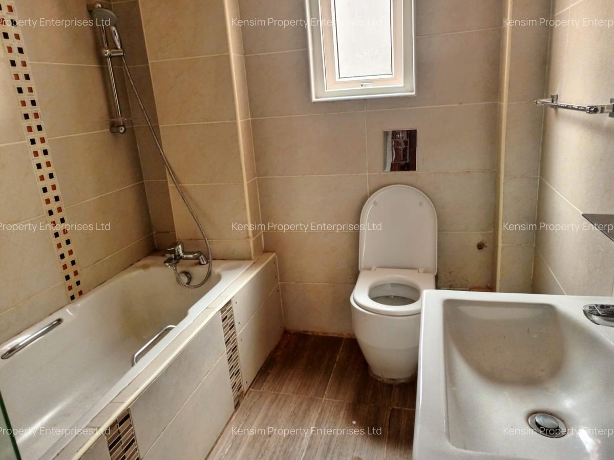 5 Bed Townhouse with En Suite in Lavington - 3