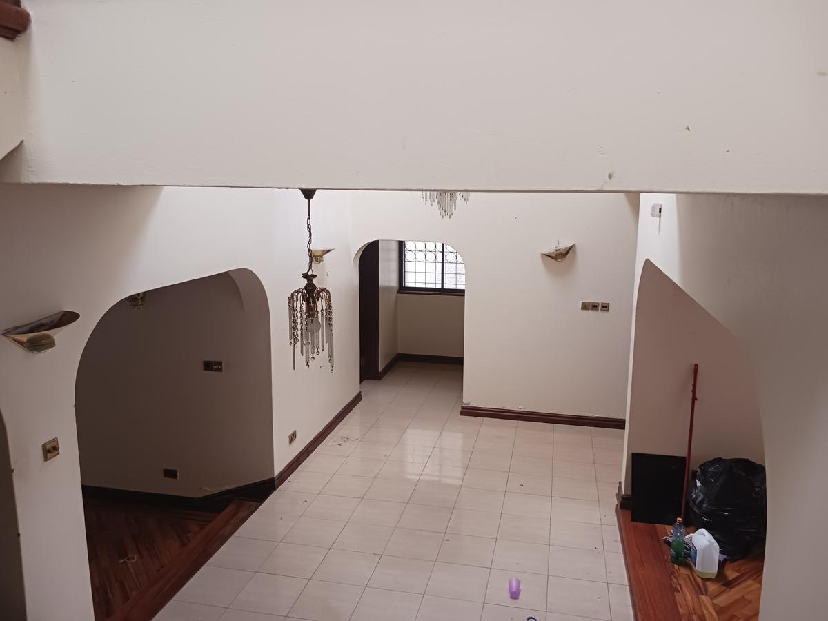 6 Bed Townhouse with En Suite at Lavington - 5