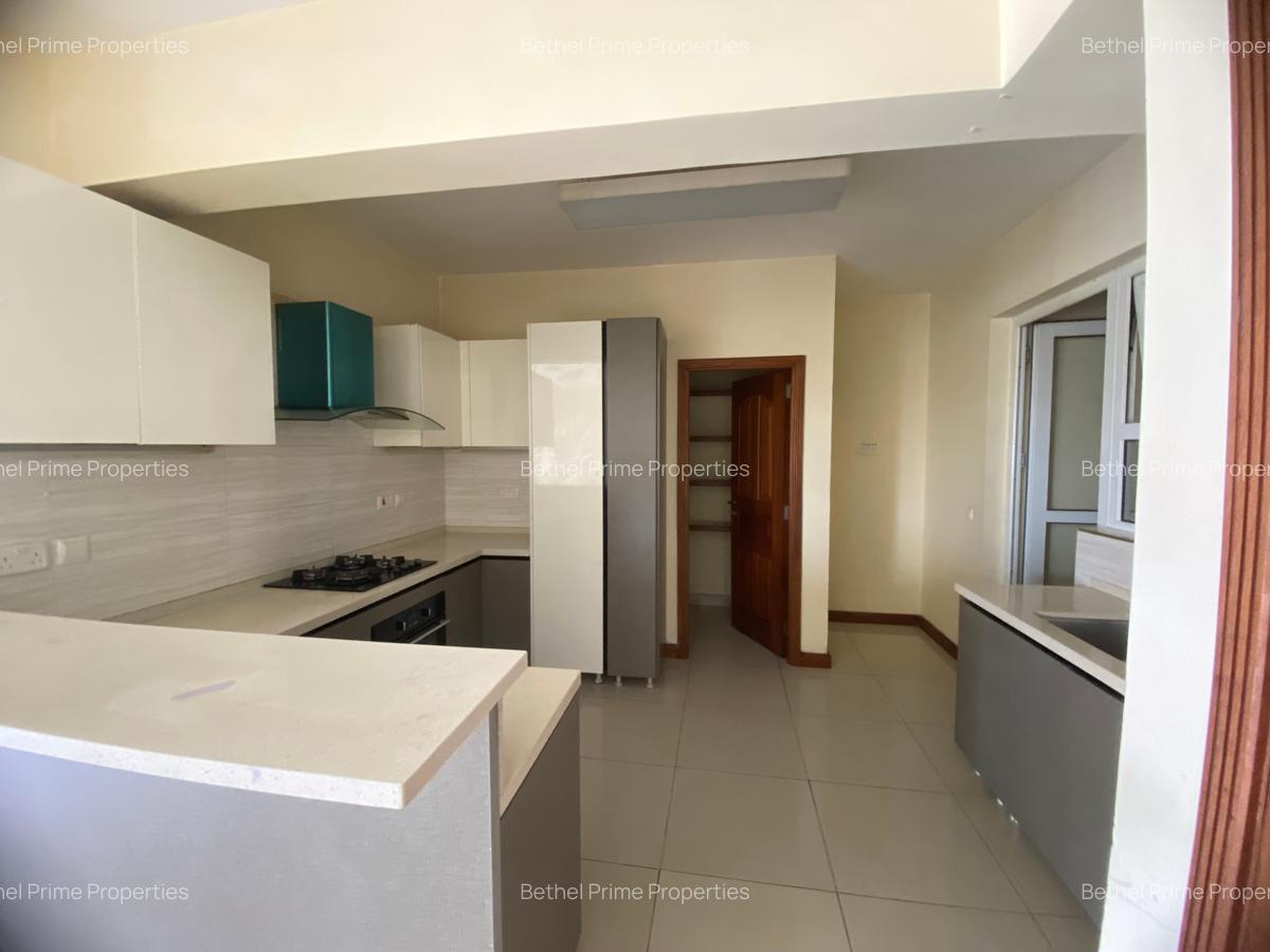 4 Bed Apartment with En Suite in Parklands - 3