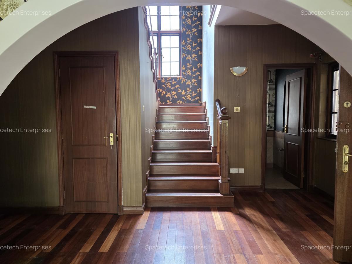 4 Bed Townhouse with En Suite in General Mathenge - 13