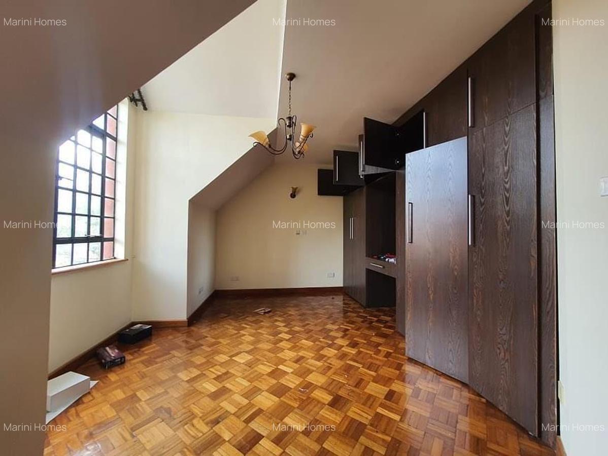 4 Bed Townhouse with En Suite in Lavington - 10