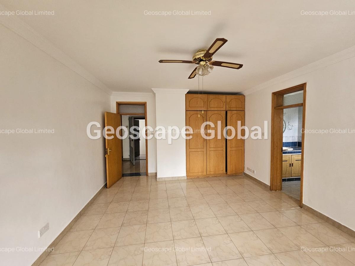 5 Bed House with En Suite in Runda - 9