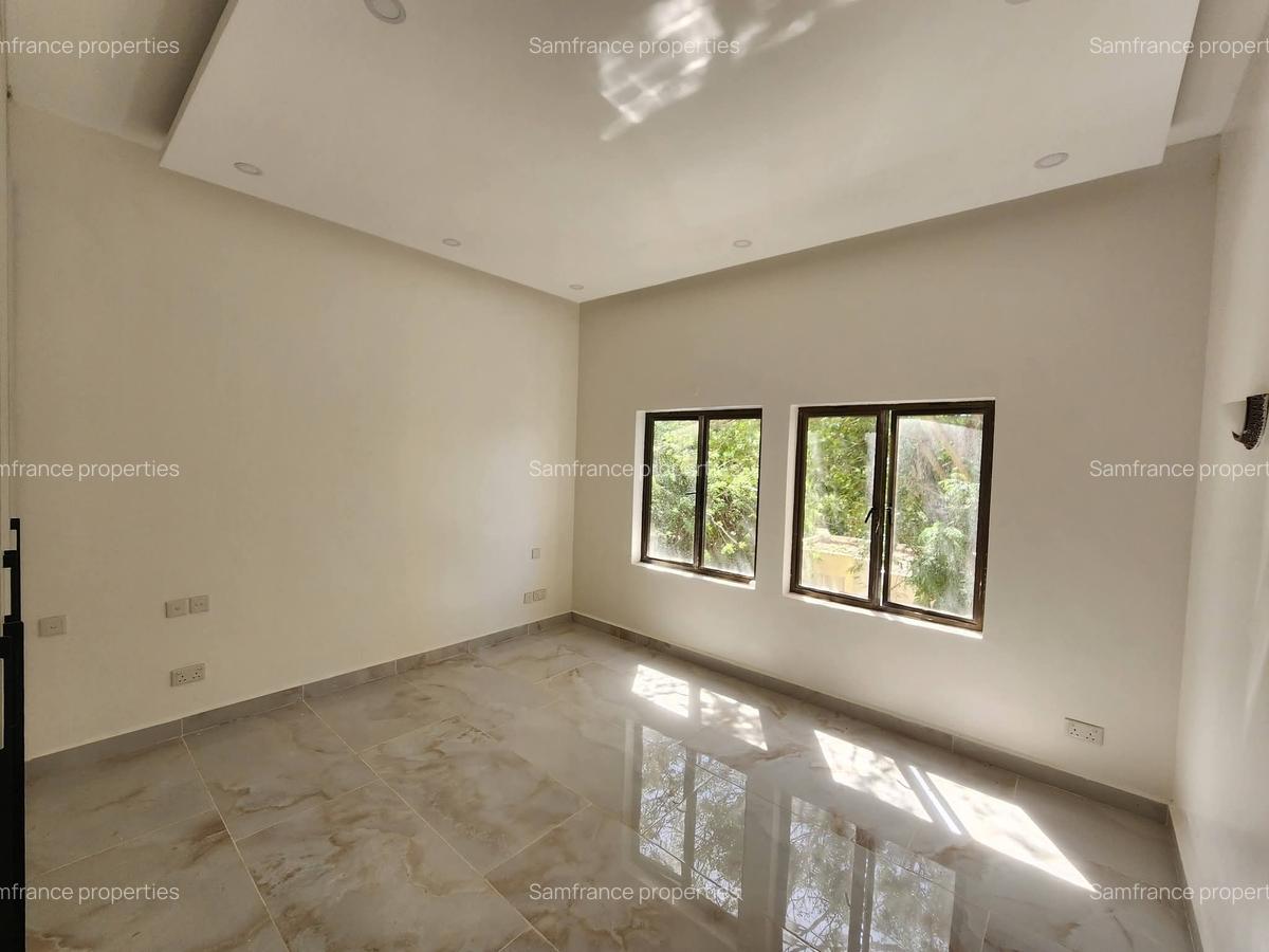 Serviced 3 Bed Apartment with En Suite at Green Wood - 6