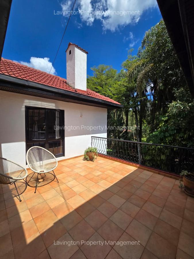 4 Bed Villa with En Suite at Lavington Green - 10