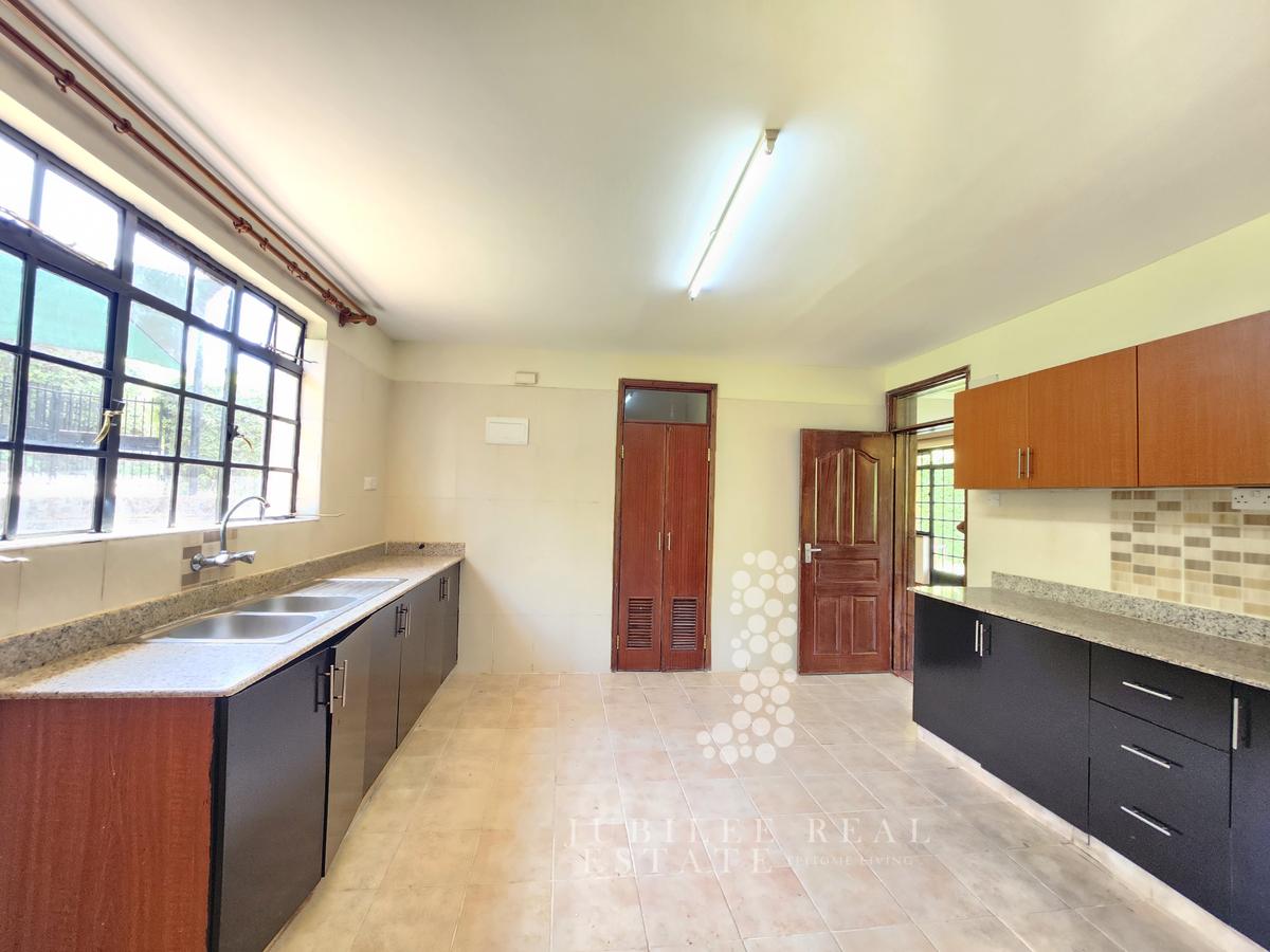 4 Bed Townhouse with En Suite in Kiambu Road - 11