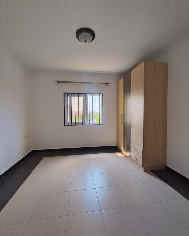 2 Bed Apartment with En Suite at Hatheru Road - 10