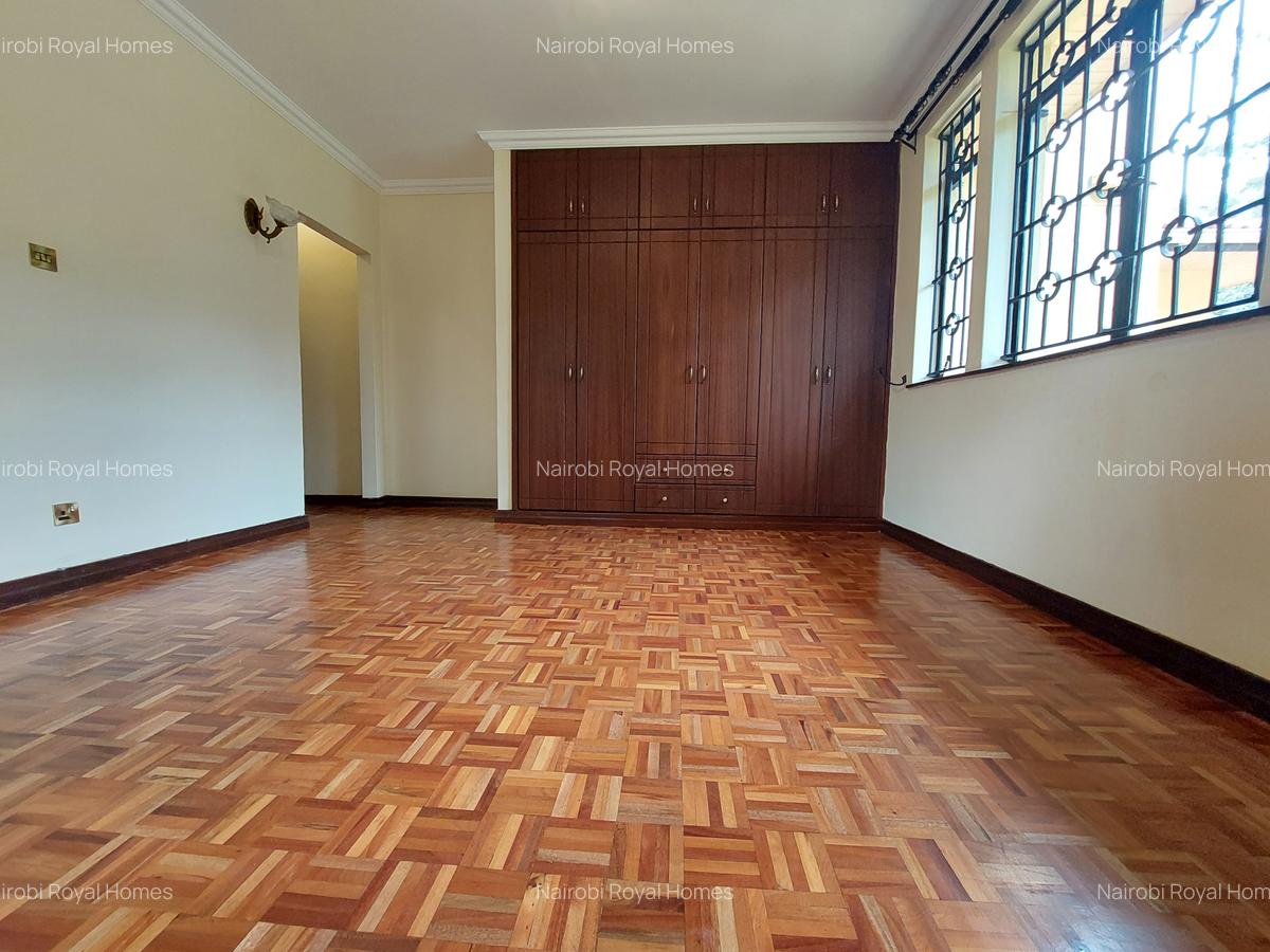 4 Bed House with En Suite at Acacia Drive - 18