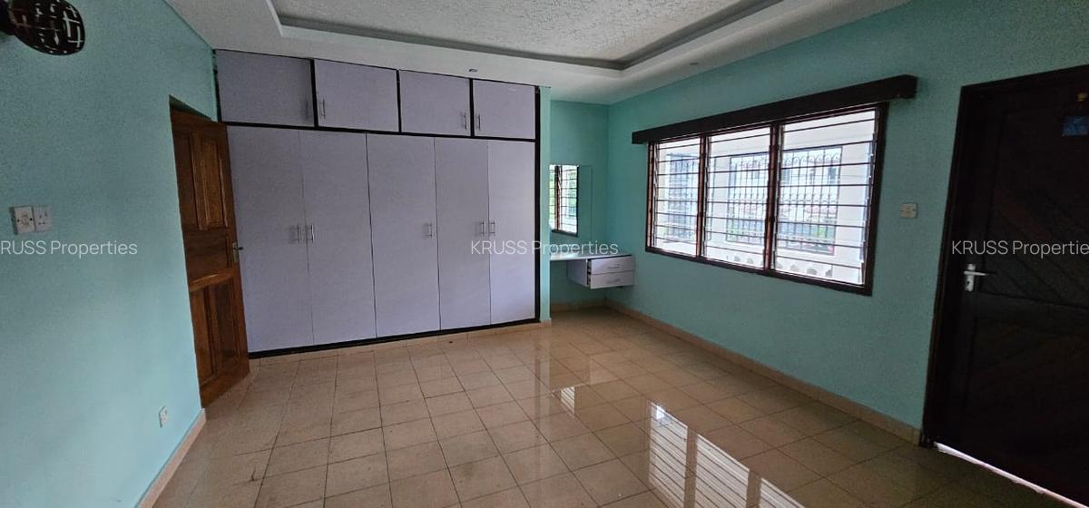 4 Bed House with En Suite at Hs99 - 1