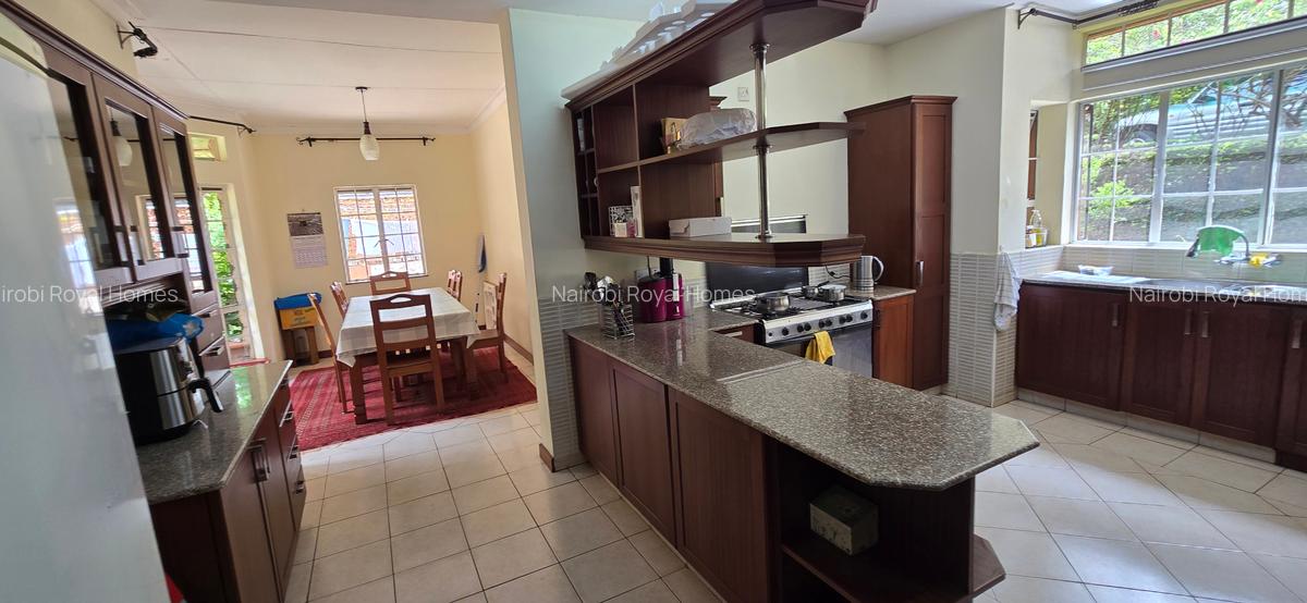 5 Bed House with En Suite at Rossly Park Lone Tree - 18