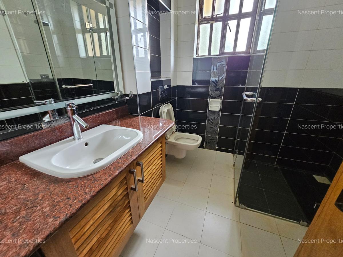 5 Bed House with En Suite in Nyari - 11