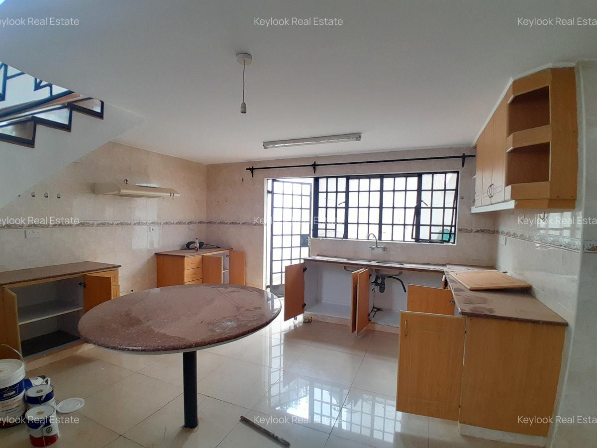 4 Bed Townhouse with En Suite at Lavington - 5