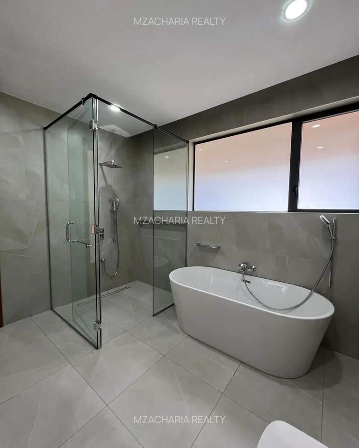 5 Bed Townhouse with En Suite in Lavington - 13