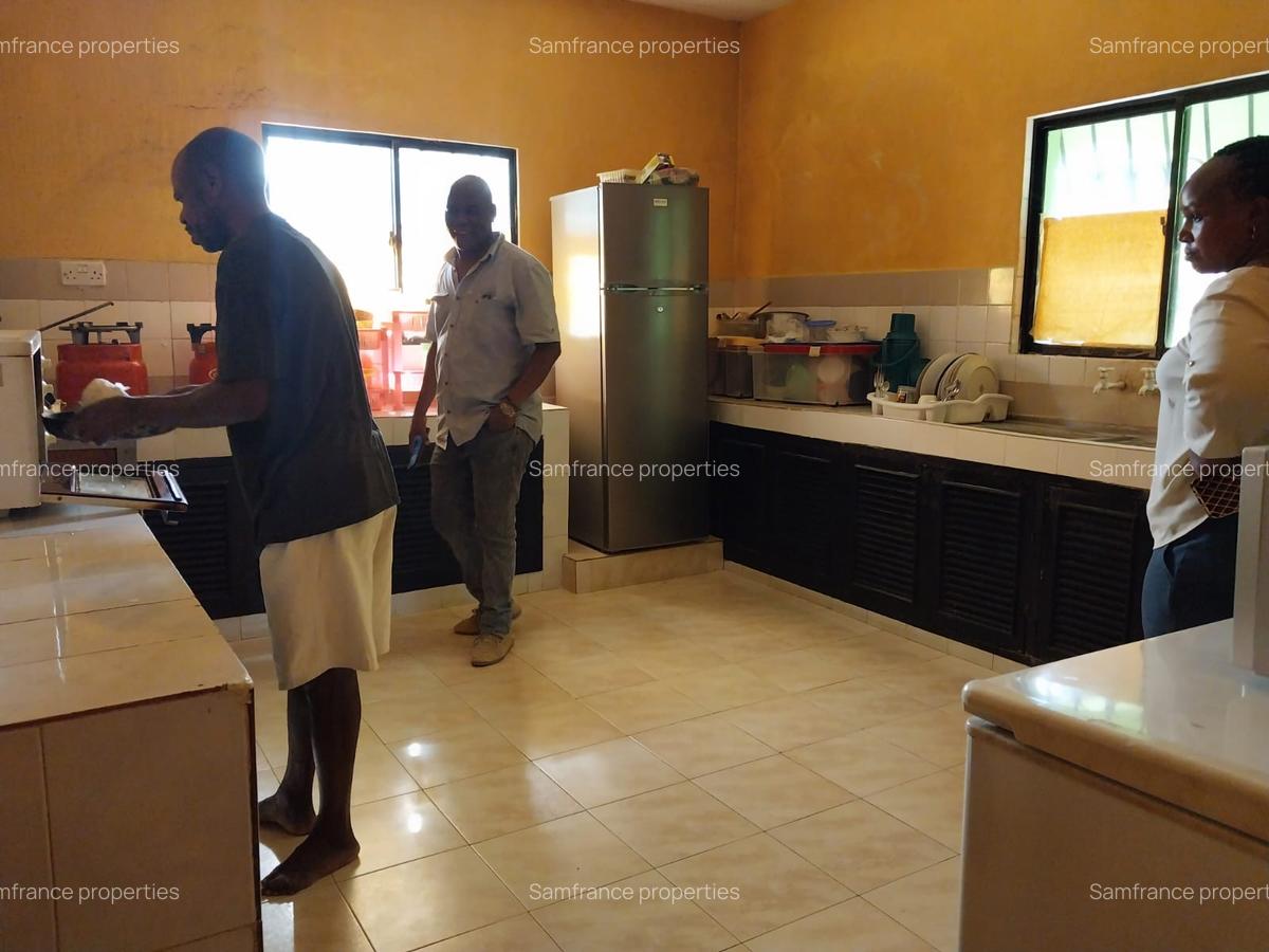 4 Bed House with En Suite at Links Road - 4