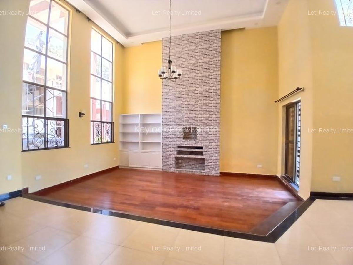 5 Bed Townhouse with En Suite in Lavington - 2