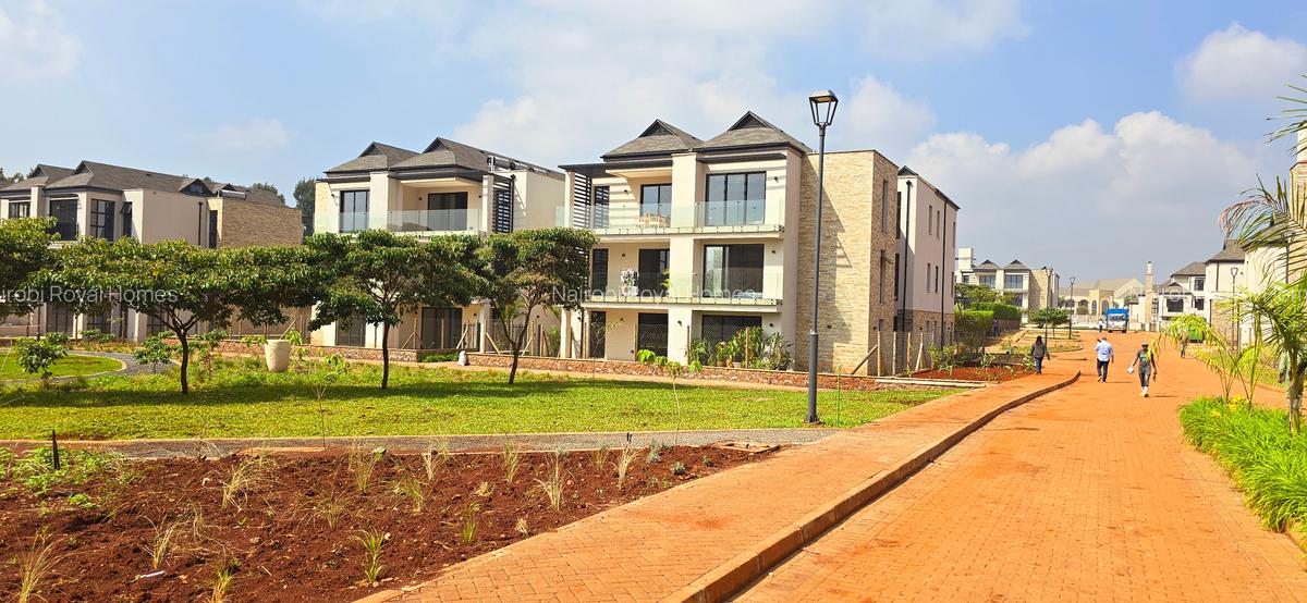 4 Bed House with En Suite at Palm Valley - 1