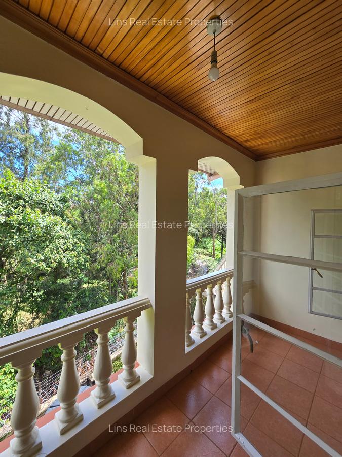 4 Bed Townhouse with En Suite in Lavington - 10