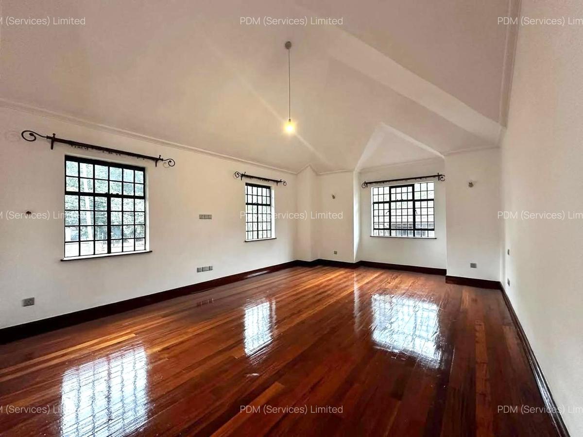 4 Bed Villa with En Suite in Spring Valley - 13