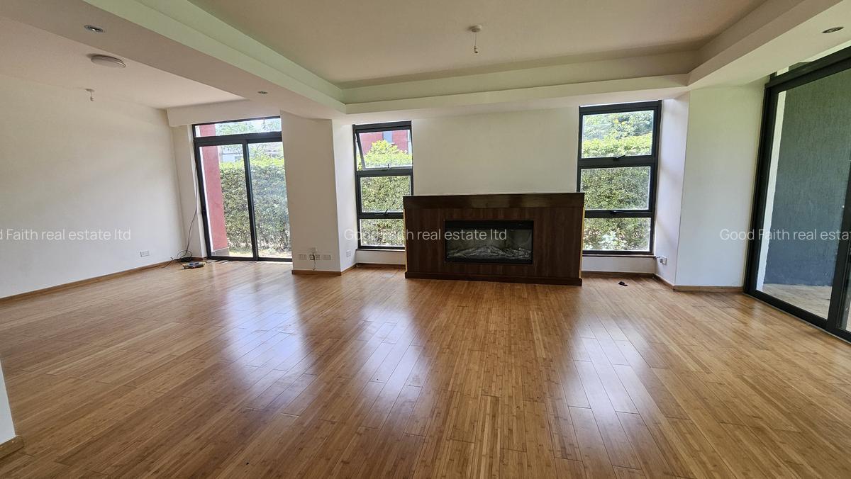 4 Bed House with En Suite in Garden Estate - 4