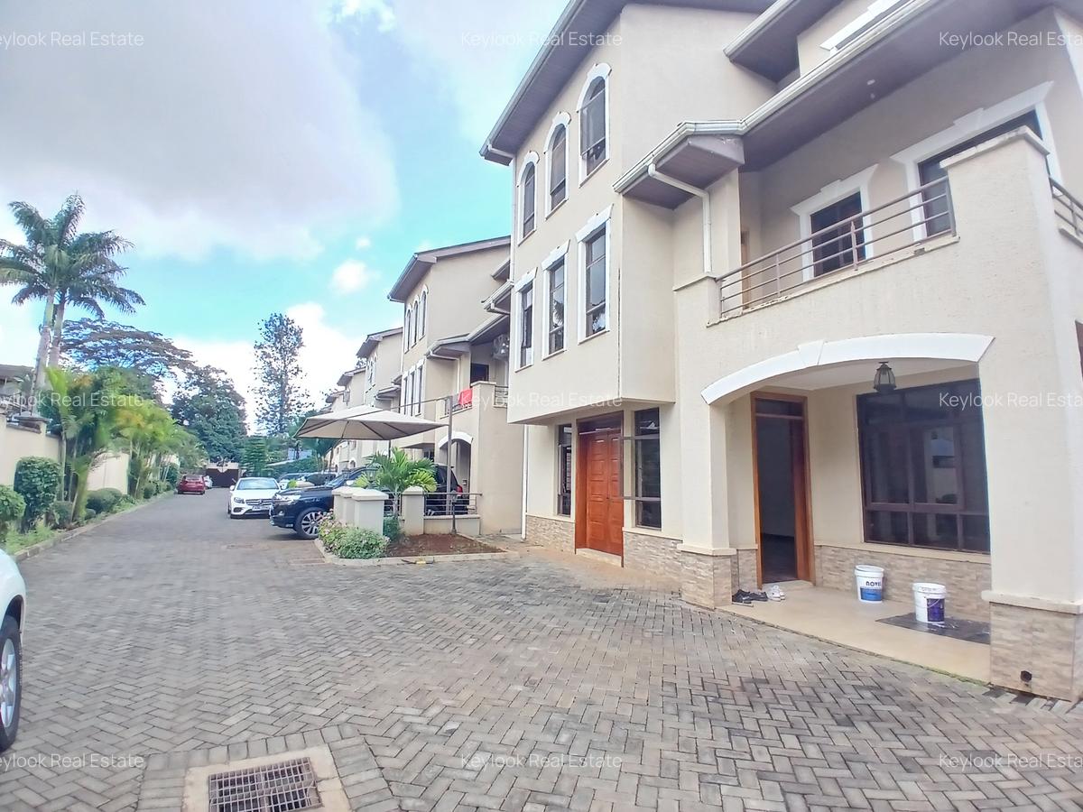 5 Bed Townhouse with En Suite at Lavington - 3