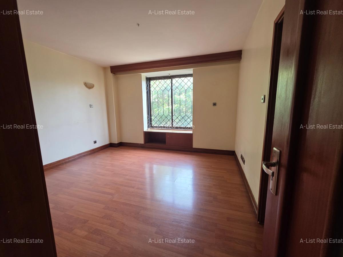 4 Bed Apartment with En Suite at Brookside Drive - 6