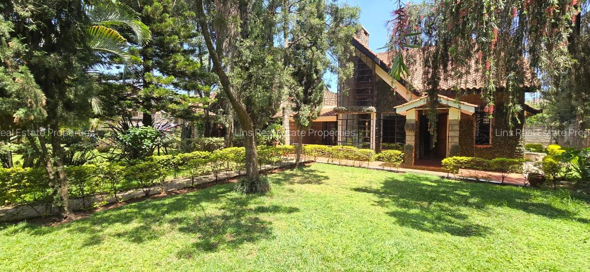 3 Bed House with En Suite in Ridgeways - 3