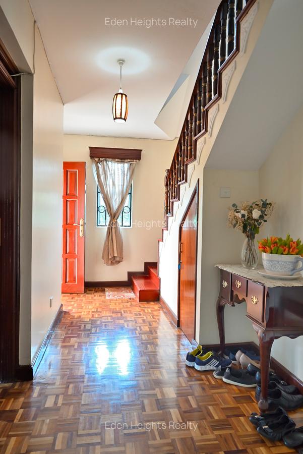 5 Bed Townhouse with En Suite in Lavington - 2