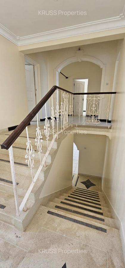 4 Bed House with En Suite at Hr93 - 5