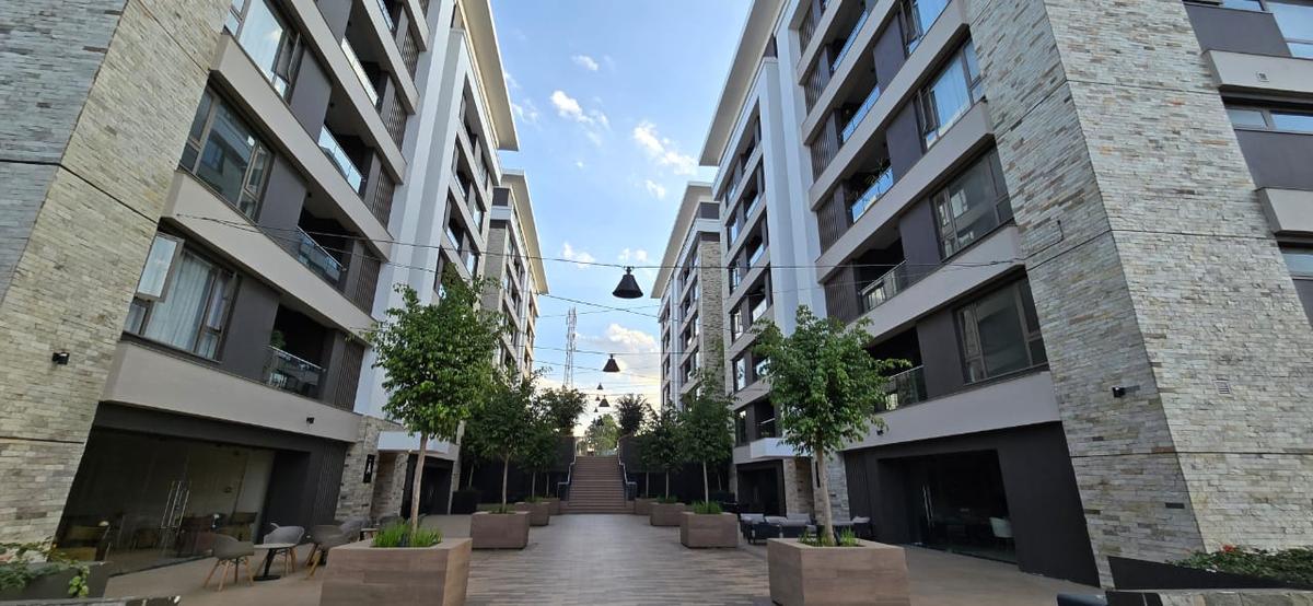 Serviced 2 Bed Apartment with En Suite at Red Hill - 1