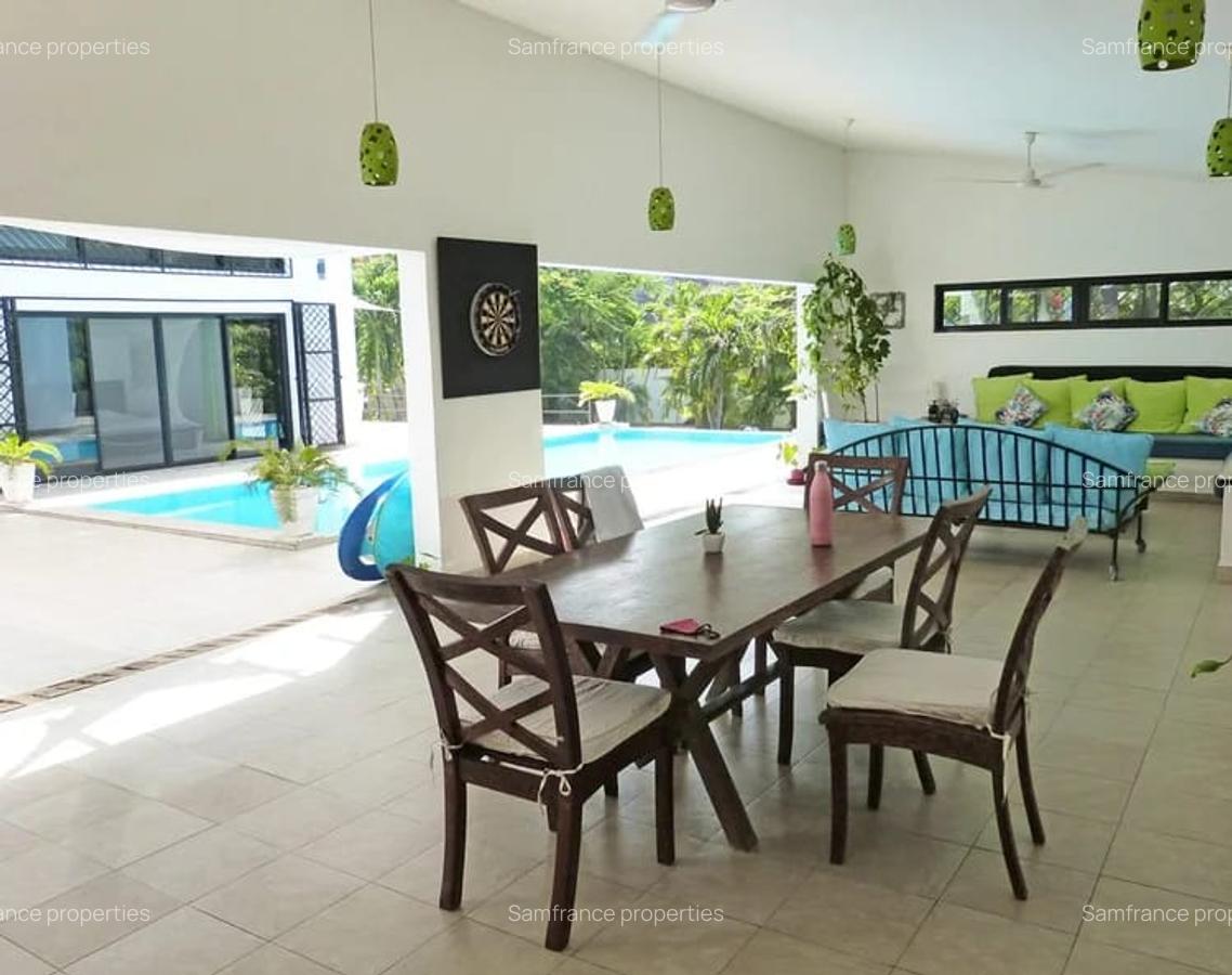 4 Bed Villa with En Suite in Watamu - 2