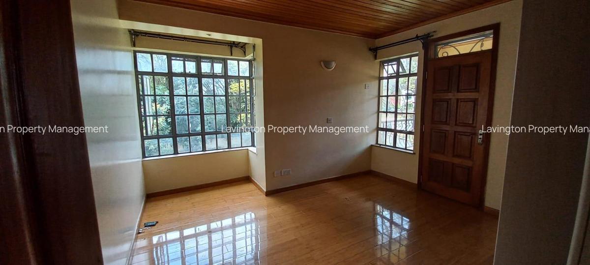 5 Bed Townhouse with En Suite at Lavington Green - 8