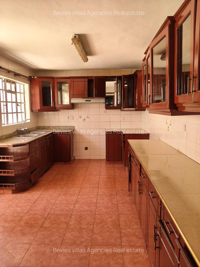 5 Bed Townhouse with En Suite at Westlands - 2