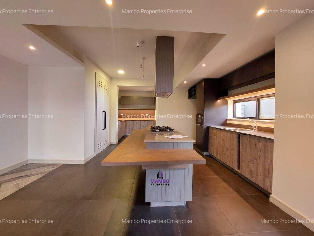 4 Bed Villa with En Suite at Redhill - 5