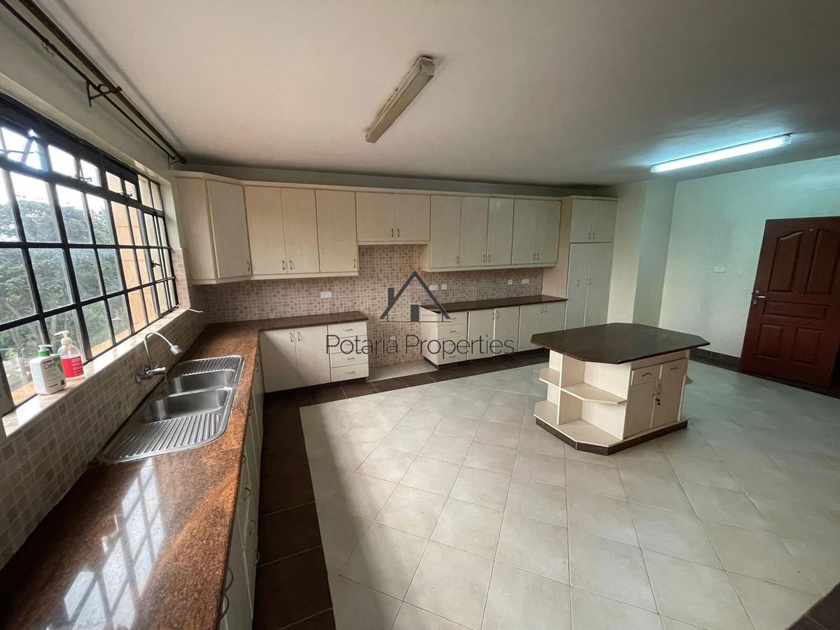 3 Bed Apartment with En Suite in Westlands Area - 11