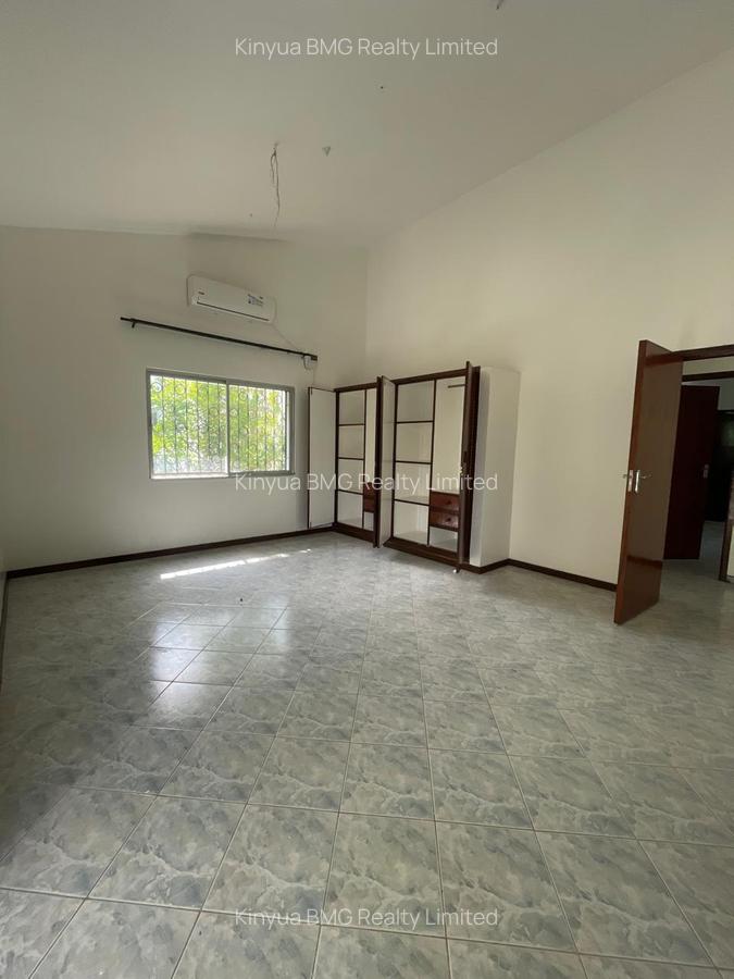 4 Bed Villa with En Suite in Nyali Area - 12